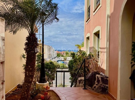 Prodej luxusního mezonetu s výhledem na moře a zahradou – Palm-Mar