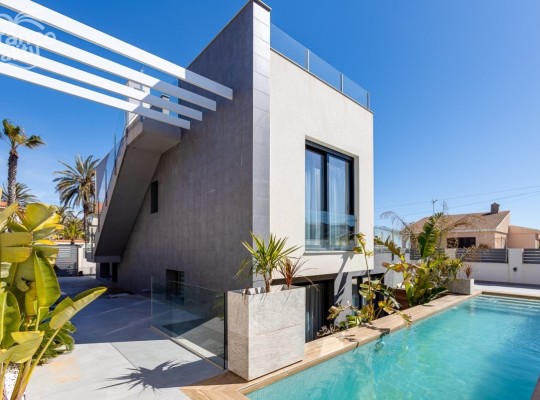 Villa 150m from La Mata beach
