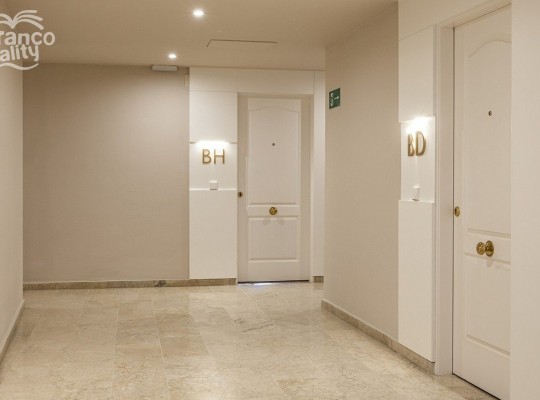 Nueva Andalucía (Costa del Sol), Apartment - Middle Floor #CM-R3923656