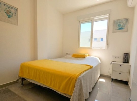 Kompletně zrekonstruovaný apartmán s bazénem v centru Torrevieja