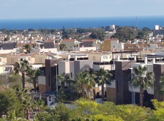 Butikový komplex s luxusními apartmány a výhledem na moře, Cabo Roig