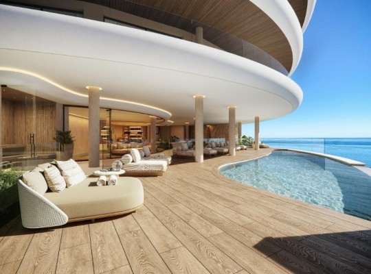 Prémiové bydlení u pláže s panoramatickými výhledy a rychlým spojením do Málagy